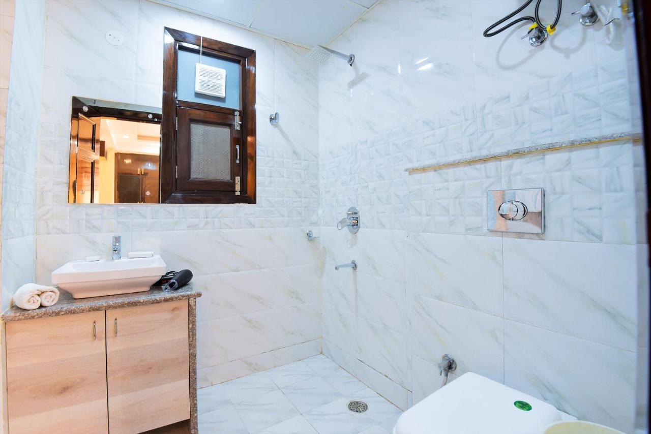 Bedchambers Medicity Serviced Apartments In Gurgaon Bagian luar foto