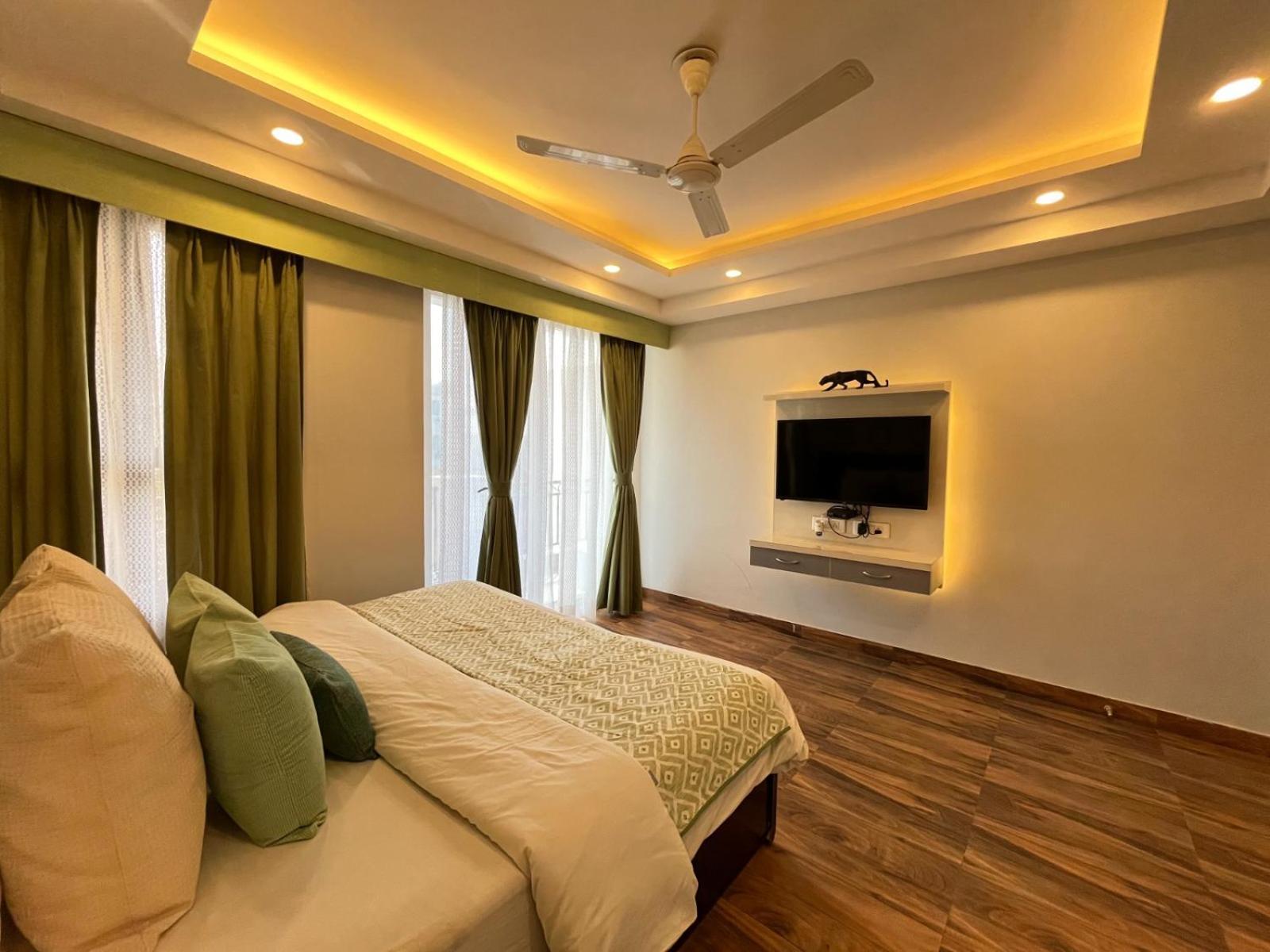 Bedchambers Medicity Serviced Apartments In Gurgaon Bagian luar foto