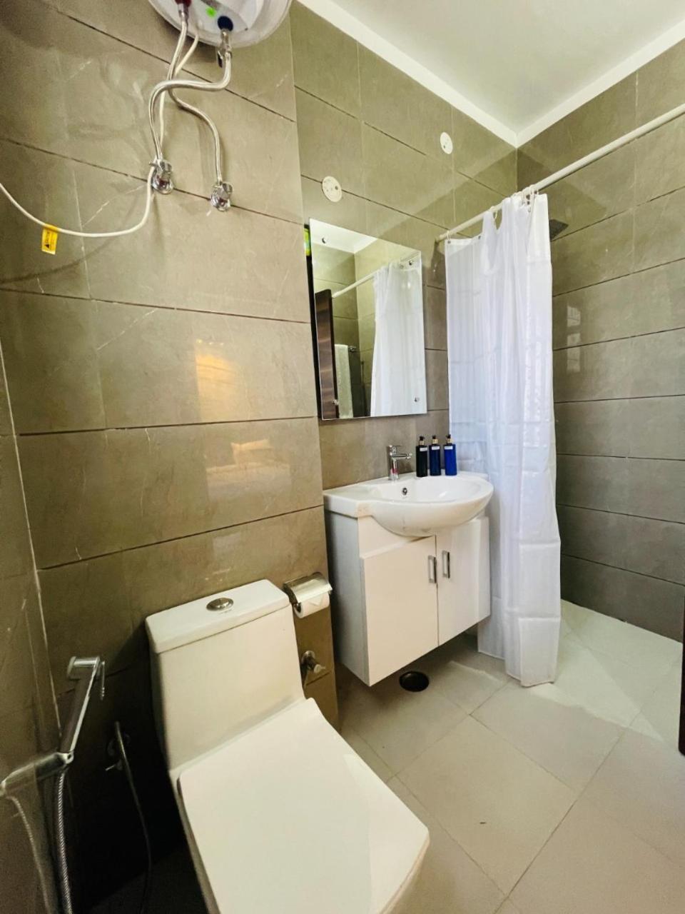 Bedchambers Medicity Serviced Apartments In Gurgaon Bagian luar foto