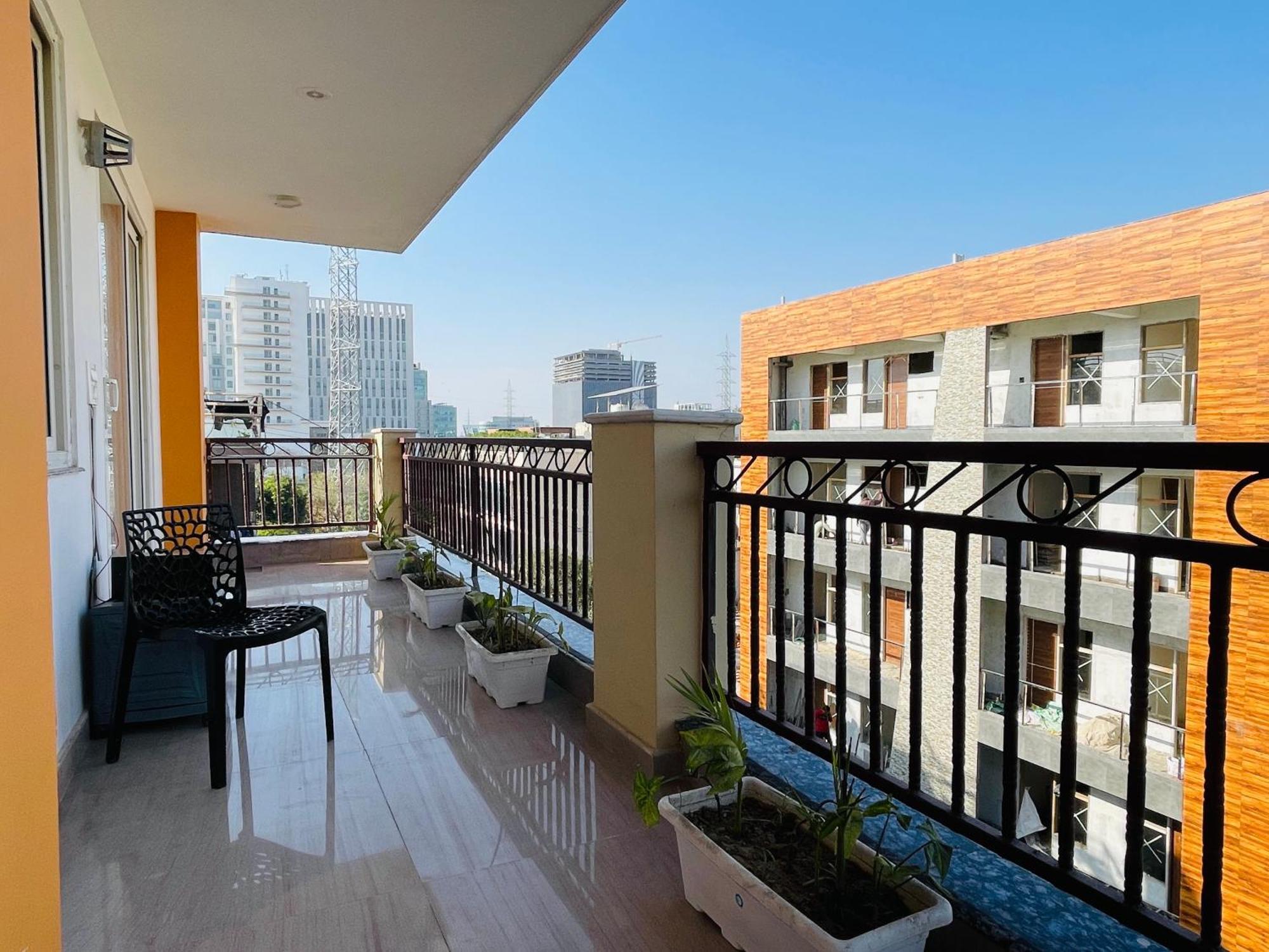 Bedchambers Medicity Serviced Apartments In Gurgaon Bagian luar foto