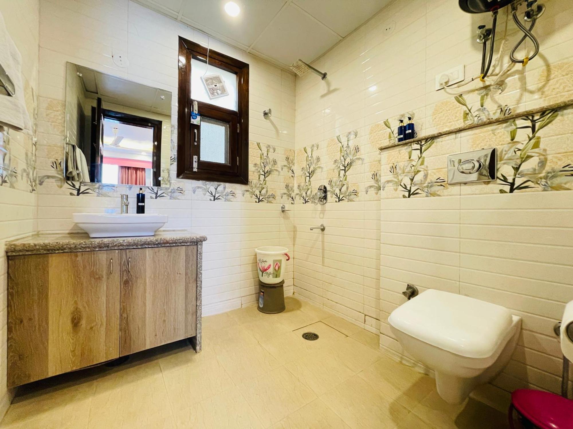 Bedchambers Medicity Serviced Apartments In Gurgaon Bagian luar foto